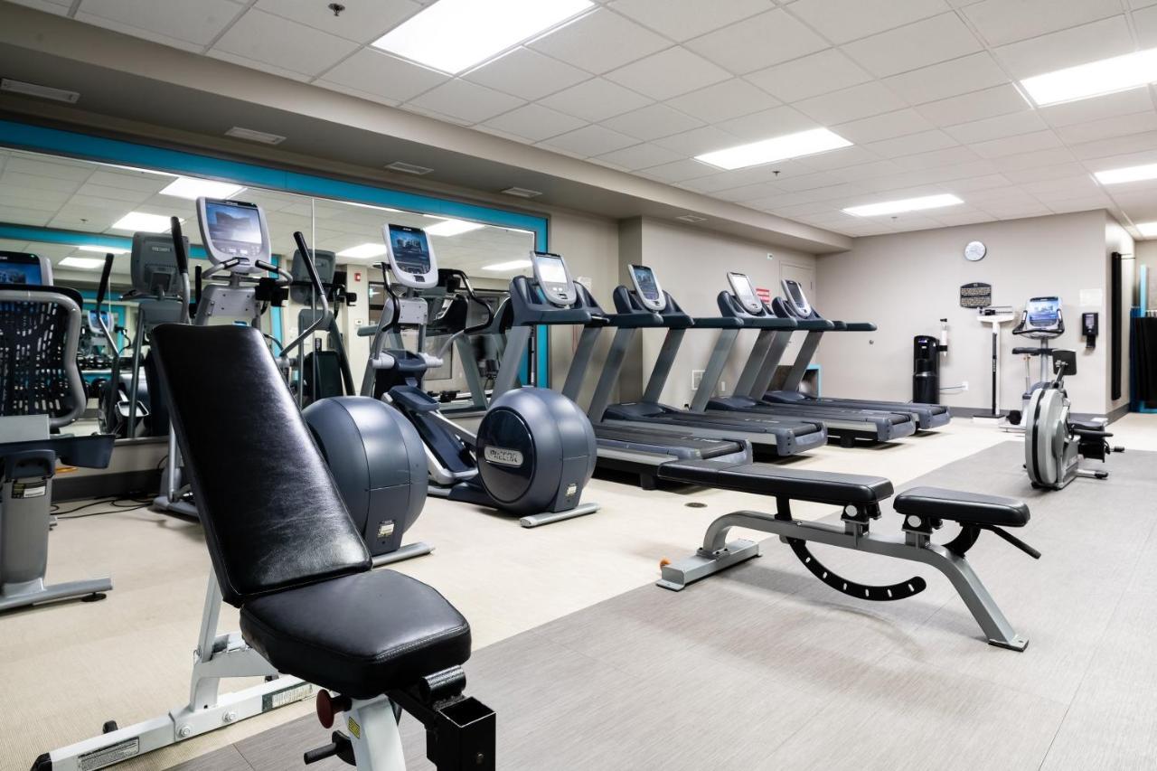 Crowne Plaza Hotel Moncton Downtown By Ihg Buitenkant foto